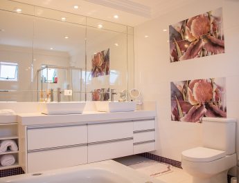 Mała łazienka w wielkim stylu – porady jak ją urządzić