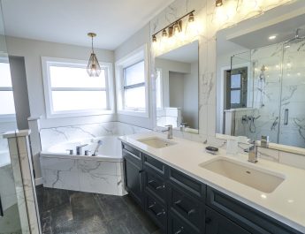 Mozaika w łazience – ponadczasowa elegancja w nowoczesnym wydaniu